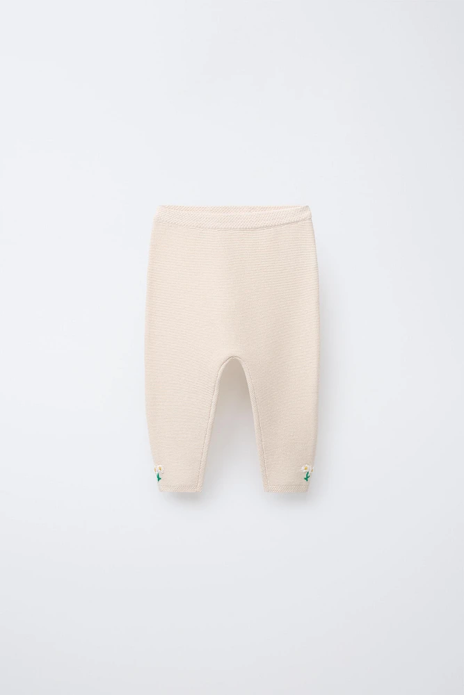 PANTALON EN MAILLE LINKS FLEURS BRODÉES