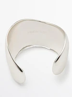 Wide rounded bracelet