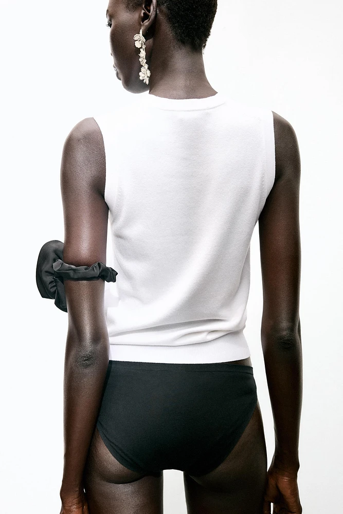 TOP EN MAILLE SANS MANCHES