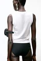 TOP EN MAILLE SANS MANCHES