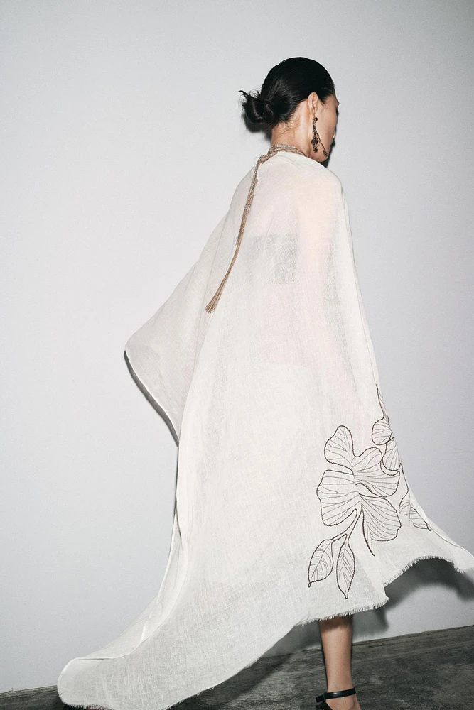 FOULARD EN COTON BRODÉ DE FLEURS