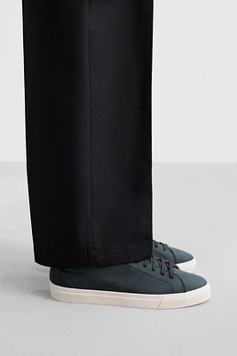 BASIC SNEAKER