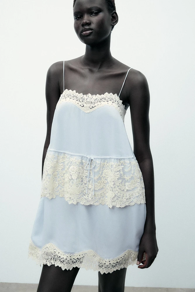 ROBE À BRETELLES DENTELLE