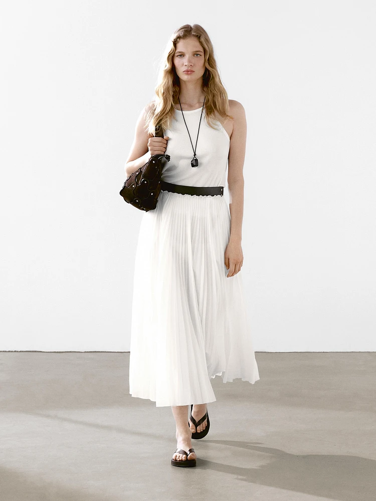 Pleated skirt with leather detail