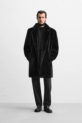 MANTEAU EN FAUSSE FOURRURE