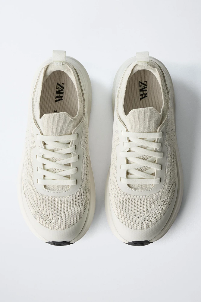 SNEAKERS WITH SOLE DETAIL