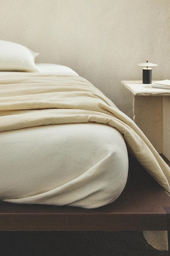 FADED-EFFECT LINEN QUILT
