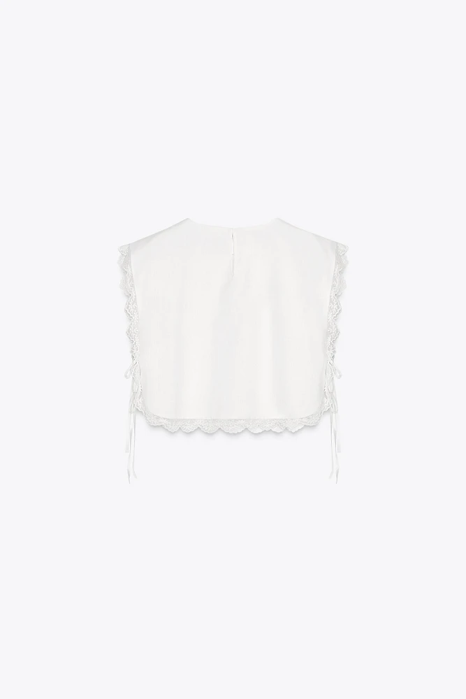 TOP AVEC LACETS BRODÉS