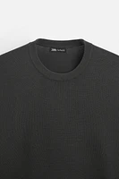 Wide cut sweater made of viscose blend fabric. Round neck and long sleeves. Rib trim.