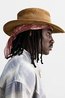 CHAPEAU EN CUIR DAIM