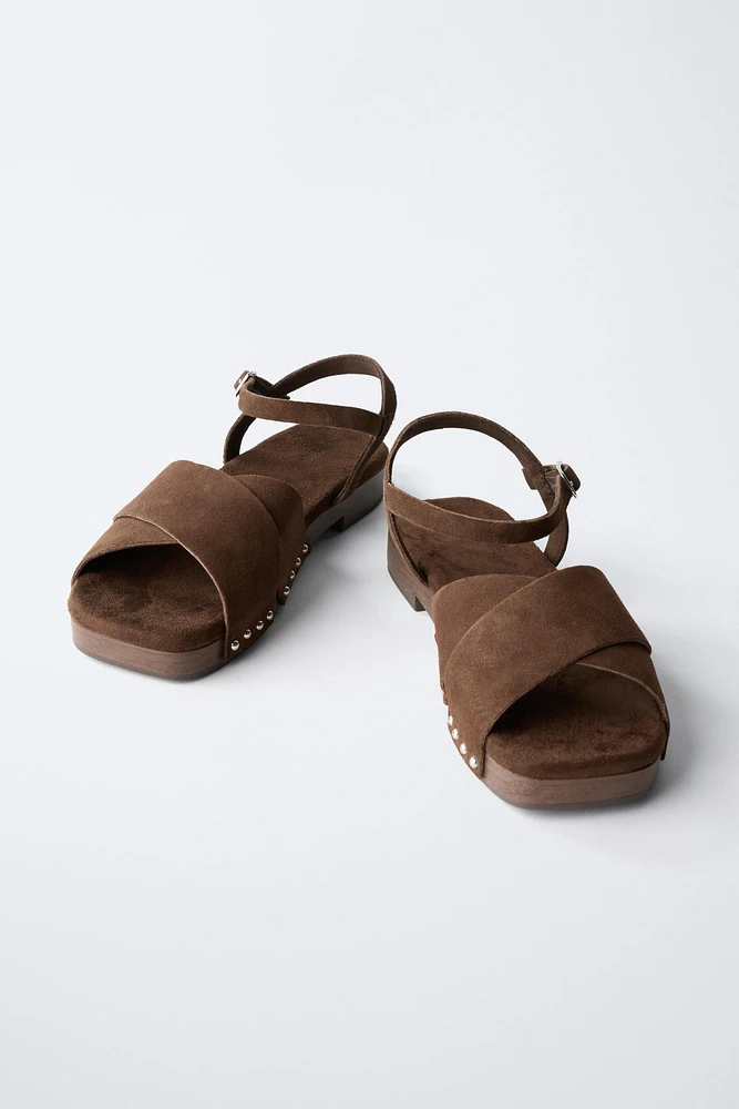 LEATHER CLOGS WITH THIN SOLE