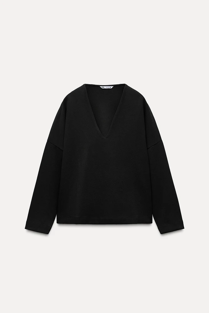INTERLOCK V-NECK TOP