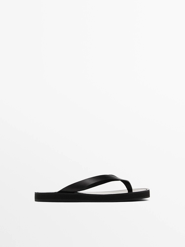 Flat leather sandals