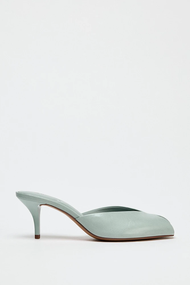 PATENT EFFECT SANDALS