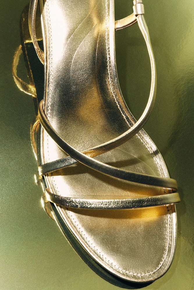 SANDALES KITTEN HEEL EN CUIR