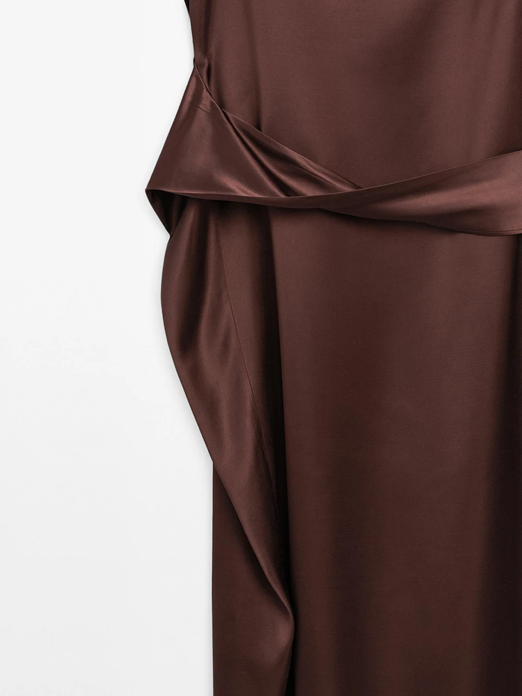 Robe satinée avec ceinture - Limited Edition