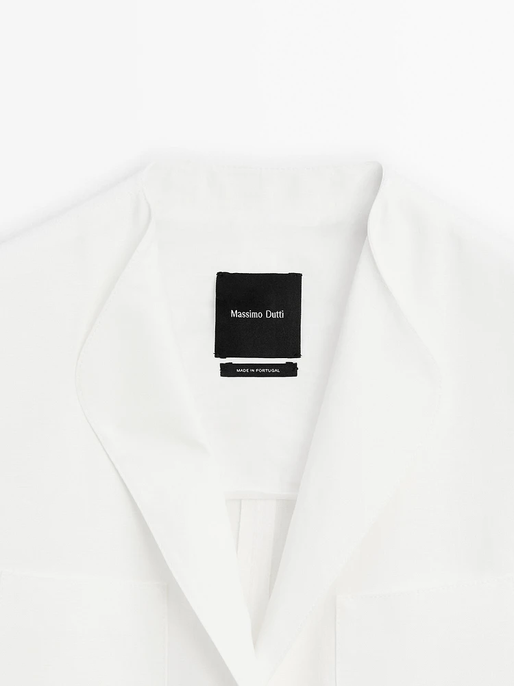 100% linen blazer with lapel detail