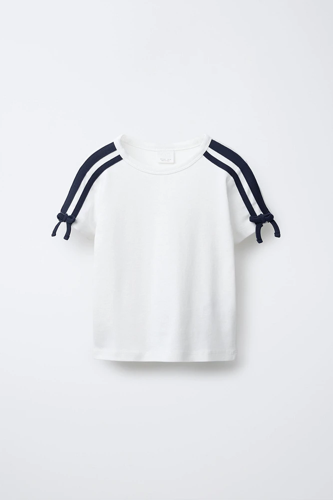 T-SHIRT À BANDES ET LACETS