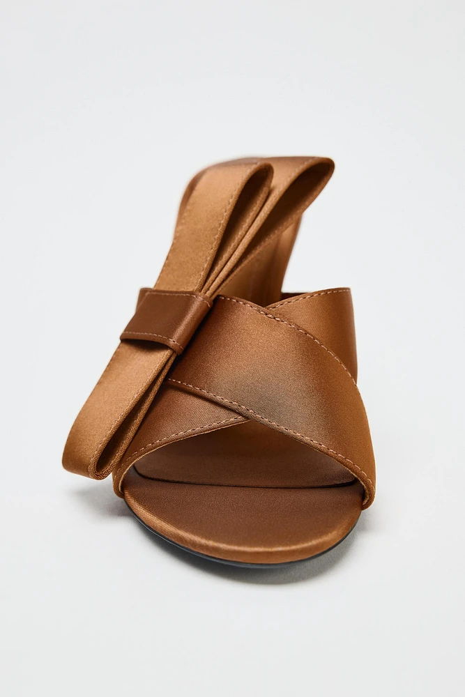 SANDALS WITH SIDE BOW