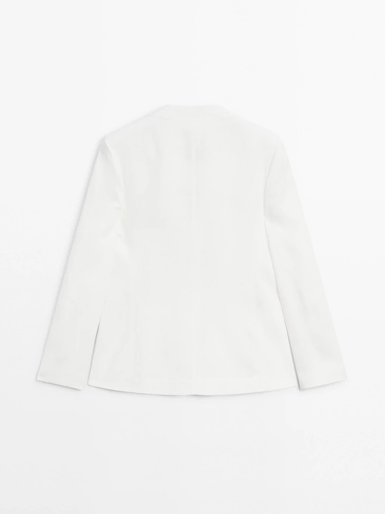 100% linen blazer with lapel detail