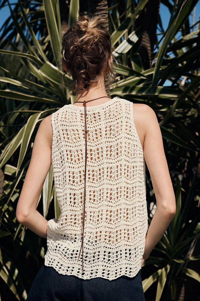 TOP EN MAILLE POINTELLE