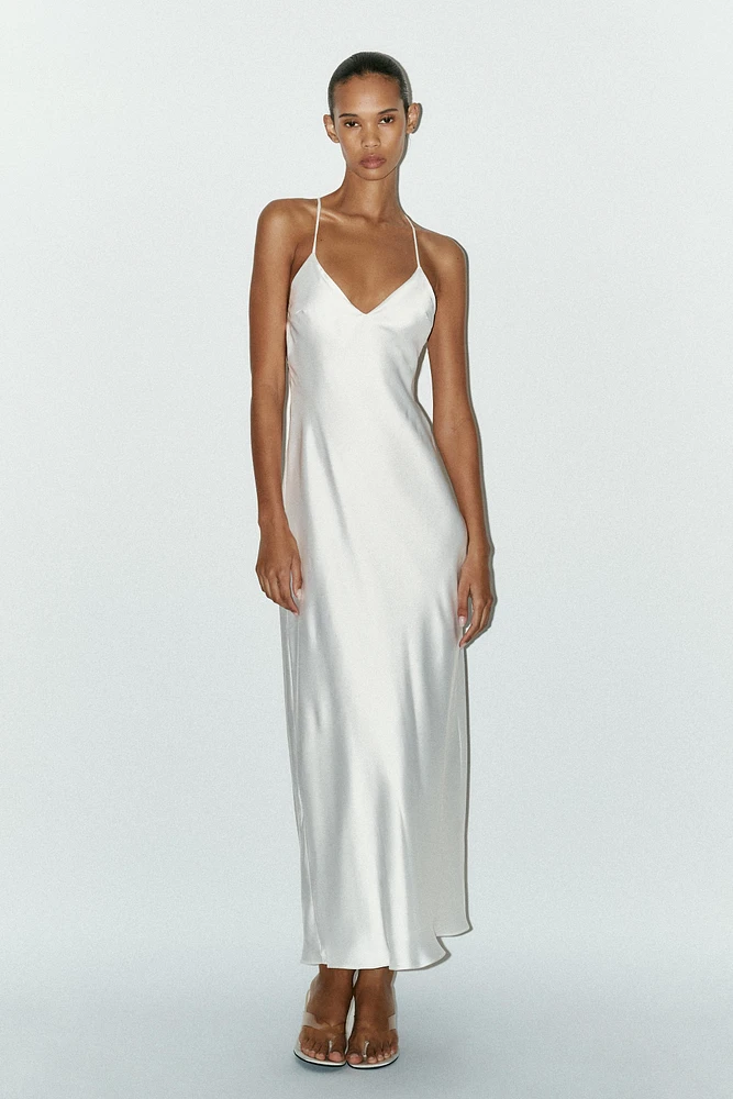 ROBE MI-LONGUE SATINÉE BRIDES DOS