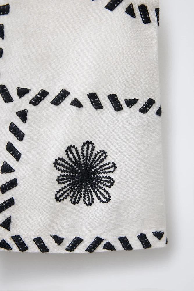 EMBROIDERED LINEN TOP