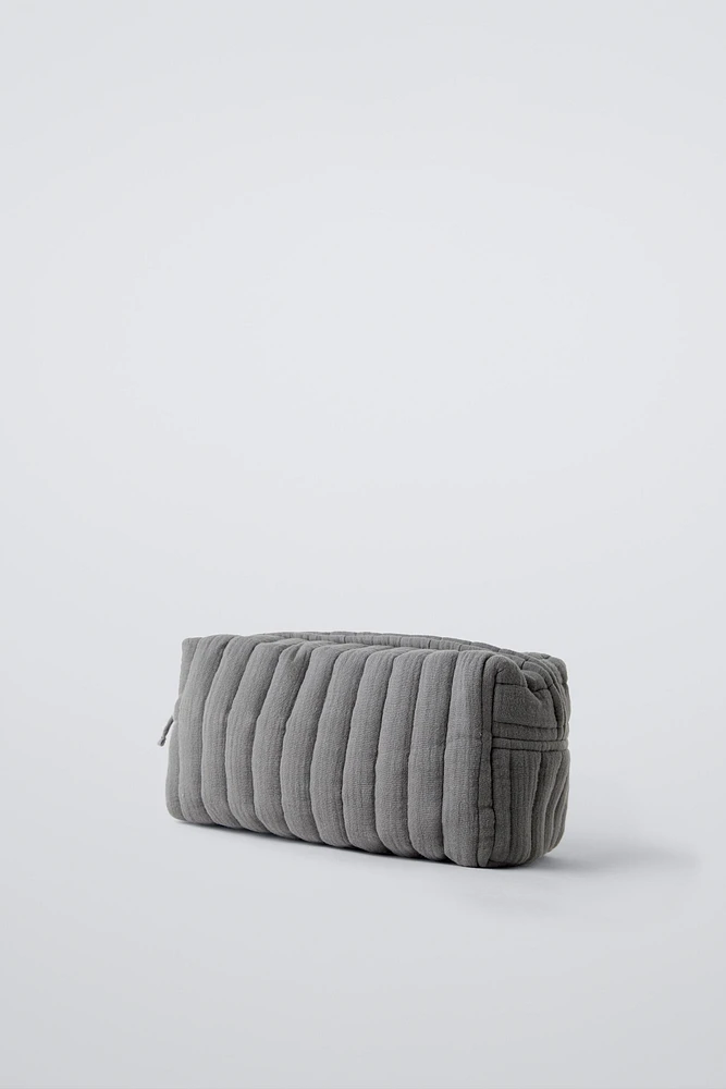 TEXTURED POUCH