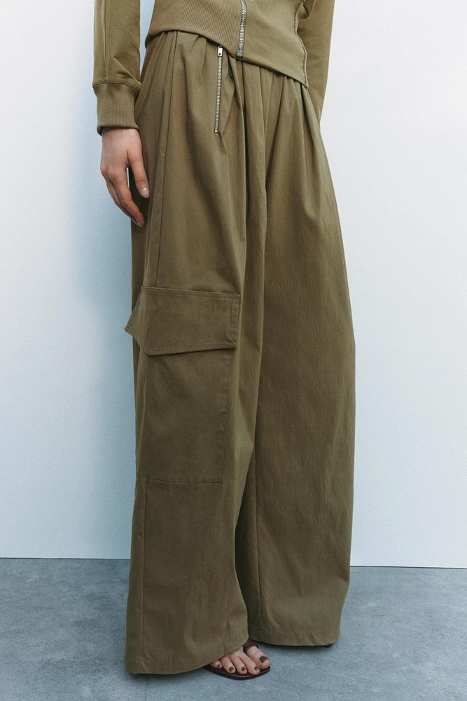 PLEATED RELAXED FIT PANTS