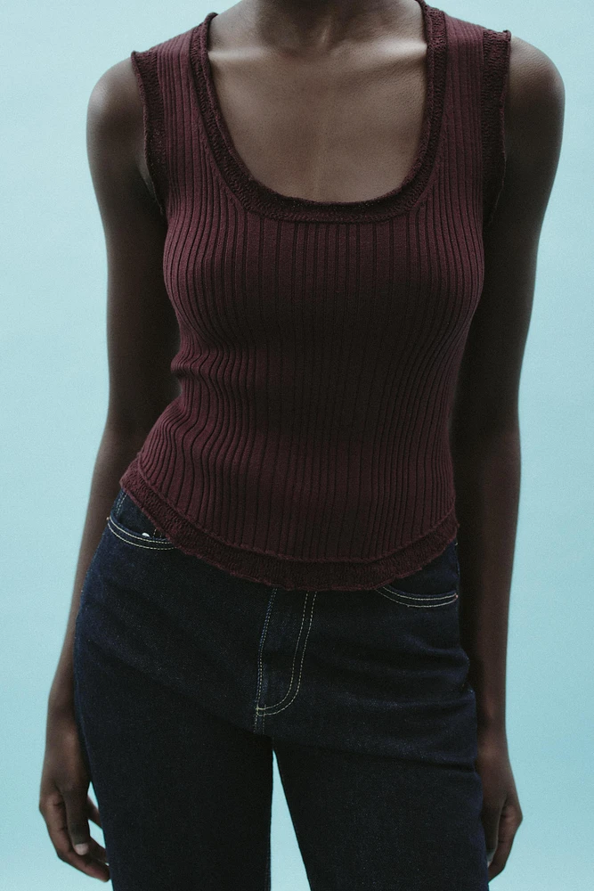 RIBBED KNIT TOP