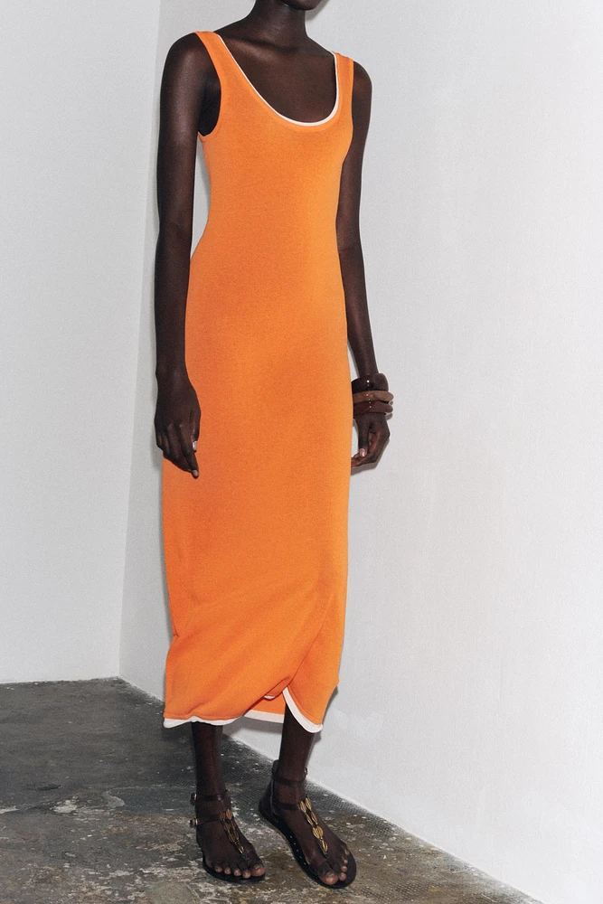 ROBE LONGUE EN MAILLE FINITIONS DOUBLE ÉPAISSEUR
