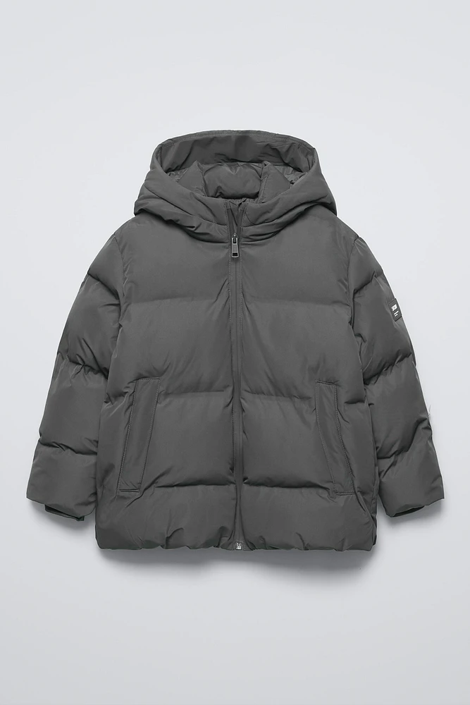 MANTEAU DÉPERLANT ÉTIQUETTE