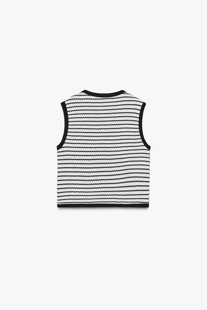 BUTTONED JACQUARD VEST TOP