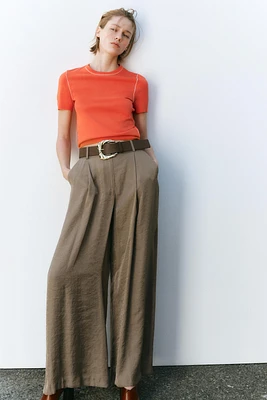 PANTALON LARGE SATINÉ AVEC CEINTURE