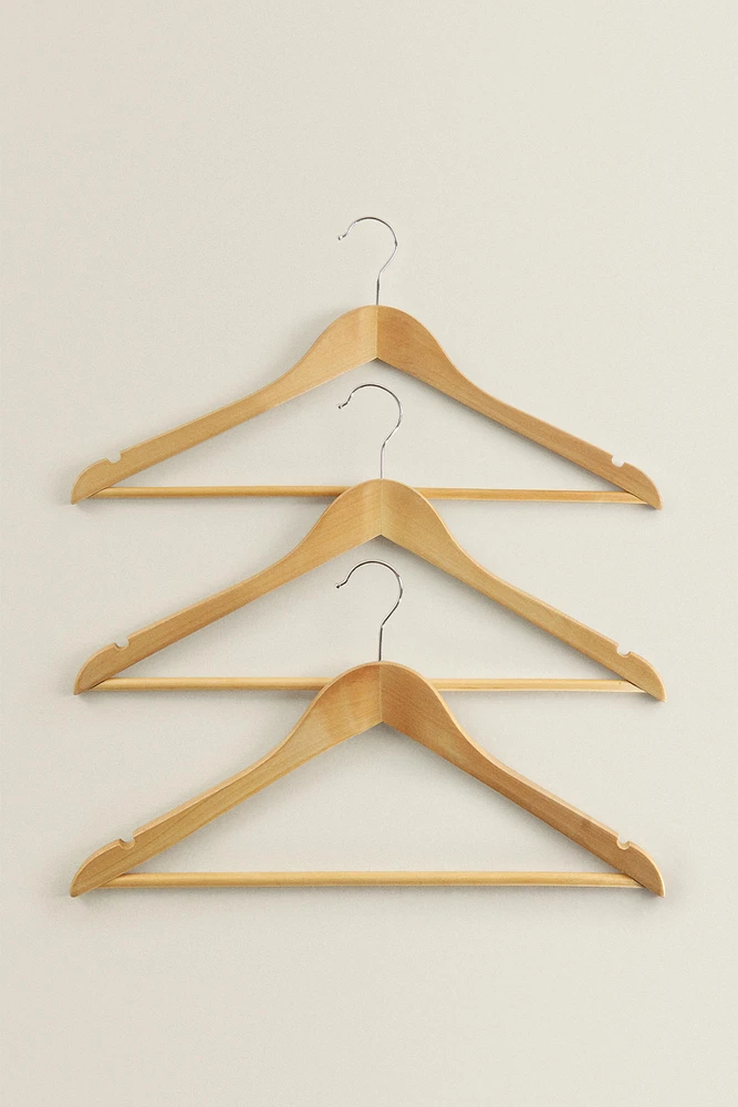 CINTRE BOIS LAQUÉ (LOT DE 3)