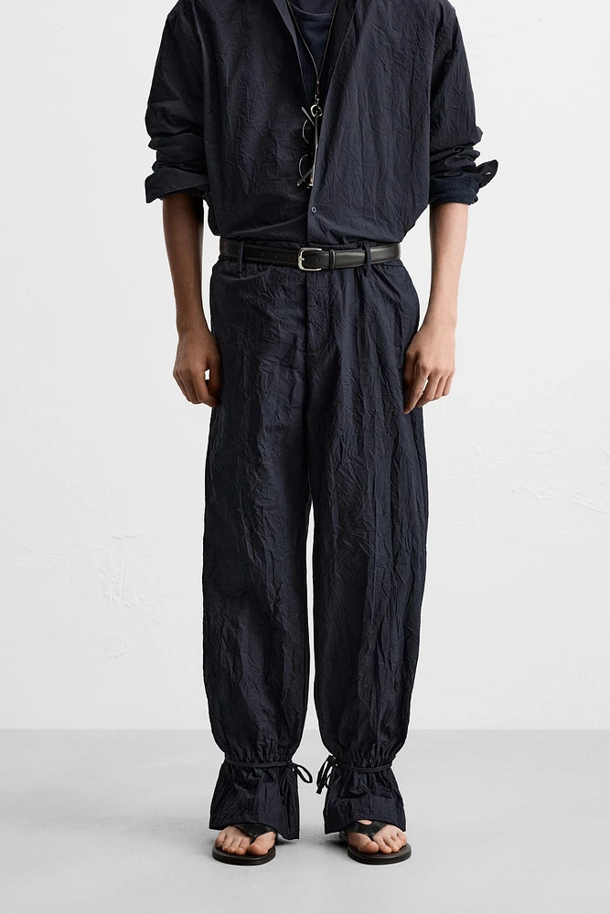 PANTALON EN COTON À EFFET PLISSÉ