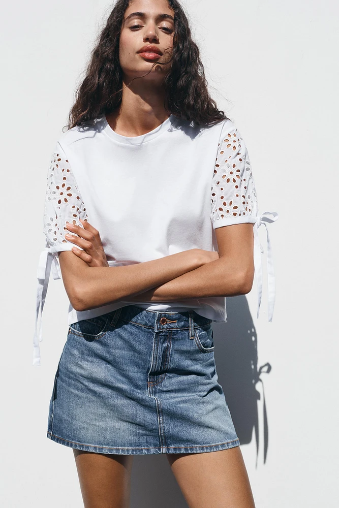 EMBROIDERED TIE T-SHIRT
