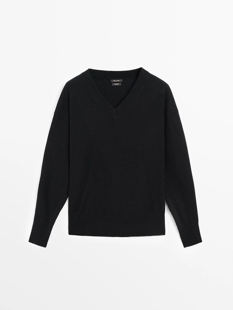 Knit 100% cashmere V-neck sweater