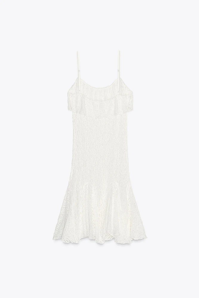 ROBE COURTE EN DENTELLE À GODETS