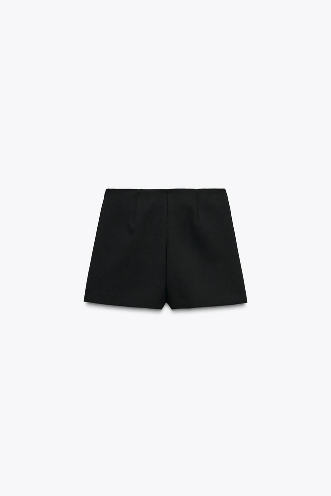 RAISED BUTTON SKORT