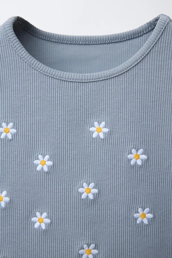 T-SHIRT CÔTELÉ À FLEURS BRODÉES