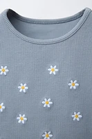 T-SHIRT CÔTELÉ À FLEURS BRODÉES