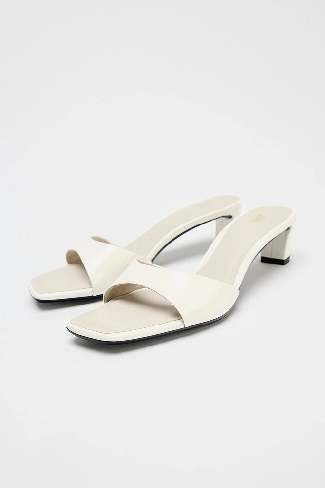 LOW HEELED LEATHER SANDALS