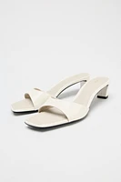 LOW HEELED LEATHER SANDALS