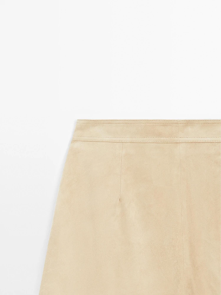 Bermuda long en cuir finition daim