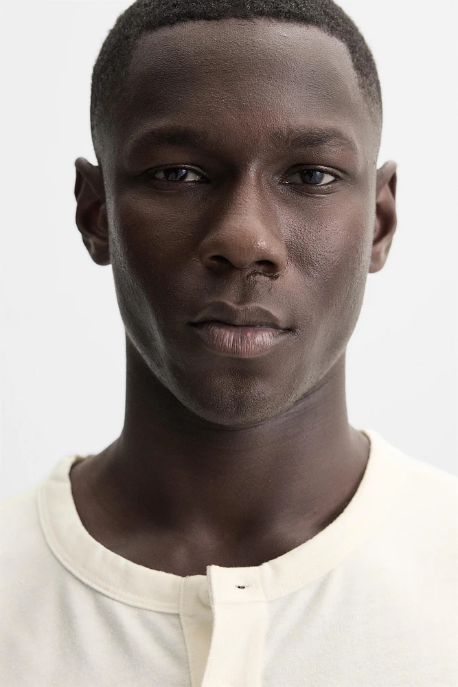 BUTTON NECK T-SHIRT