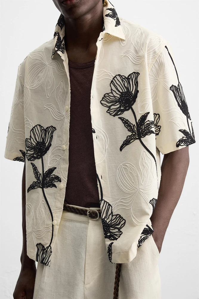CONTRAST EMBROIDERY SHIRT