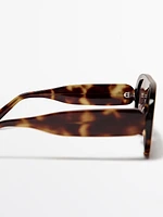 Oval sunglasses