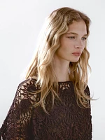 Cape en maille ajourée crochetée