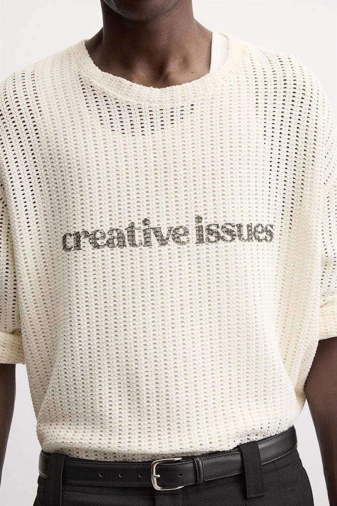 TEXTURED TEXT SWEATSHIRT